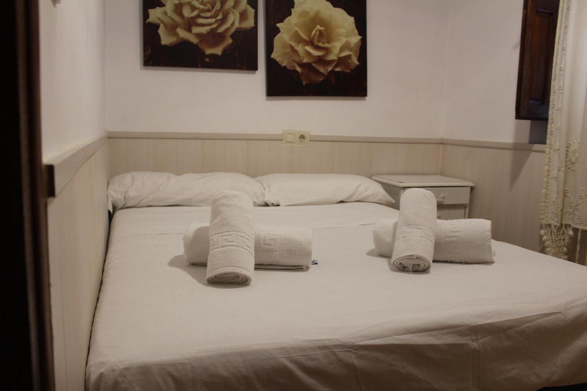 Aires De Gredos/Bajo Apartment Candeleda Bagian luar foto
